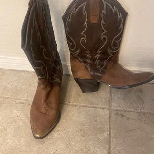 Cowgirl boots dingo